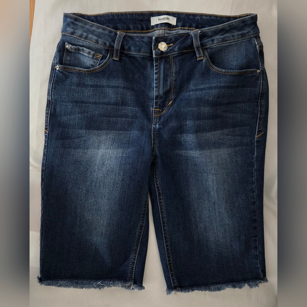 Kensie Jeans Bermuda Shorts Sz 6 Dark Wash Mid Rise Frayed Hem Stretch Euc